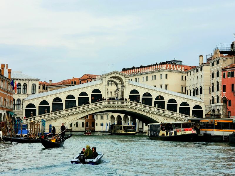 Dove mangiare a luglio a Venezia vicino il Ponte di Rialto all'aperto